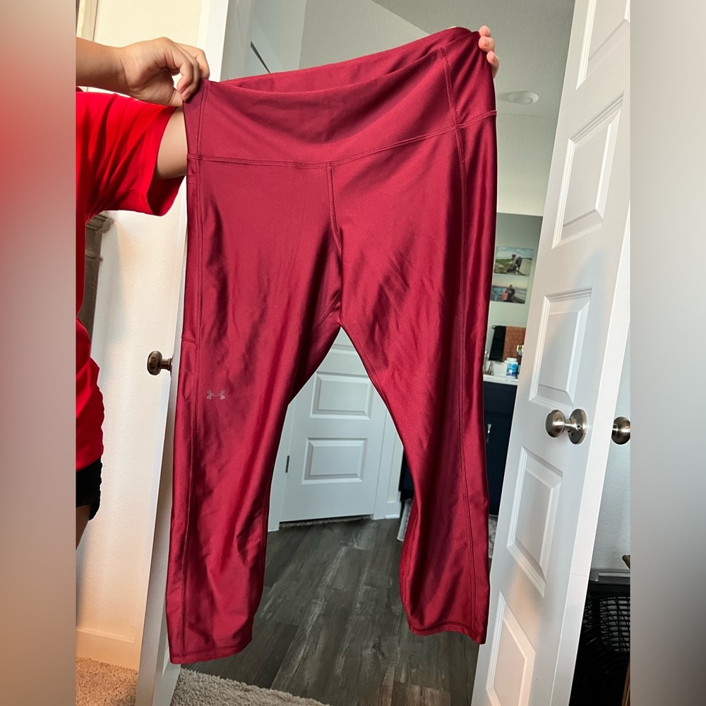 Burgundy under armor, capri leggings